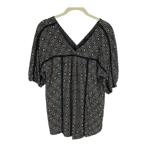 Lucky Brand Black and White Hayley Geo Print V-neck 1/2 Sleeve top S - Picture 2 of 13